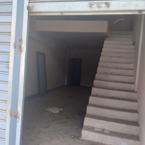 Annonce: Magasin À Champs De Cours À Vendre Ou A Louer