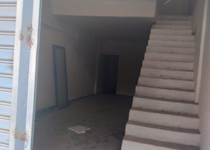 Image annonce: Magasin À Champs De Cours À Vendre Ou A Louer