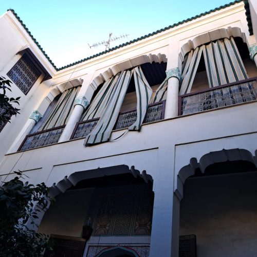 Annonce: Maison A Vendre patio avec des arbres