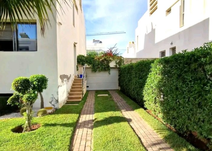 Image annonce: Gardien et aide cuisinier de villa