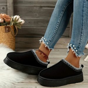 Annonce "اكتشفوا الراحة والأناقة في فصل الشتاء مع حذاء UGG عالي الجودة!"