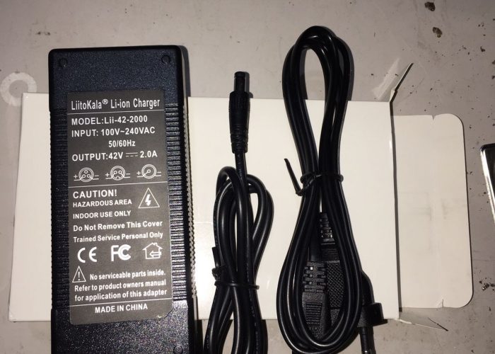 Image annonce: Chargeur trottinette électrique 42v