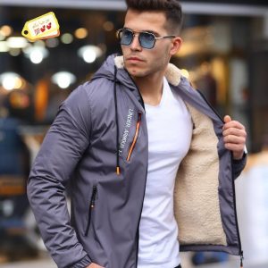 Annonce "إطلق العنان لأناقتك وثقتك مع جاكيتنا المميزة لموسم الشتاء والصيف!"