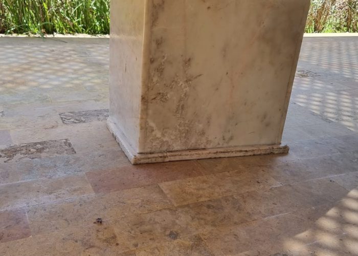 Image annonce: Grande table en marbre