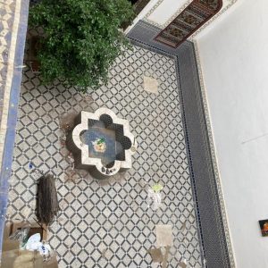 Annonce Maison titré avec 2 portes et 2 escaliers