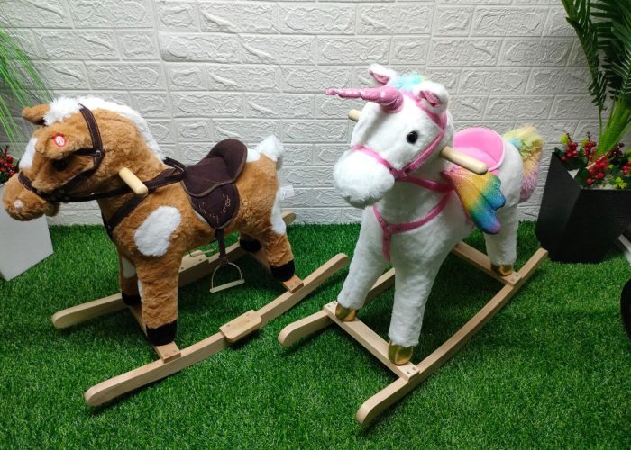 Image annonce: Magnifique cheval sur un cadre robuste en bois