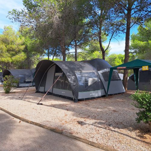 Annonce: Nous recherchons des distributeurs des remorques de camping plegables de la marque Comanche