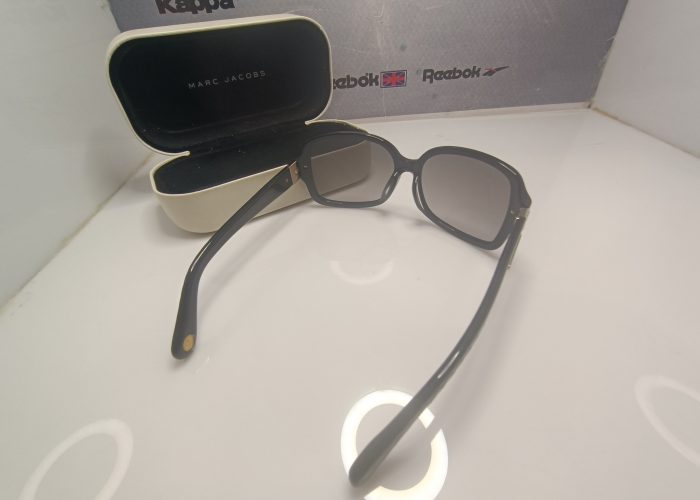 Image annonce: À vendre élégantes lunettes de soleil Marc Jacobs