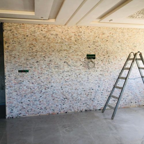 Annonce: Habillage mural en pierre naturelle – Sur-mesure & sur-commande