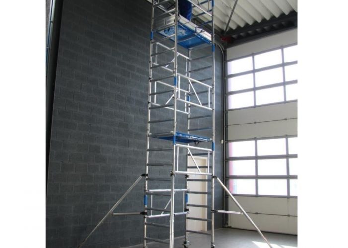 Image annonce: échafaudage robuste et sécurisé pour travaux de hauteur