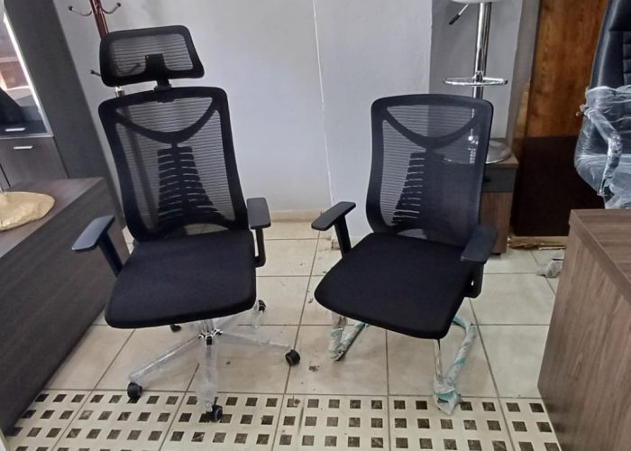 Image annonce: أثاث مكتبي / مكاتب / كراسي / خزائن – نهاية السنة